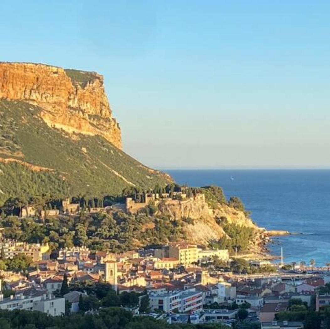 La Maison De Doms Avec Jacuzzi Et Vue Mer Cassis Luaran gambar
