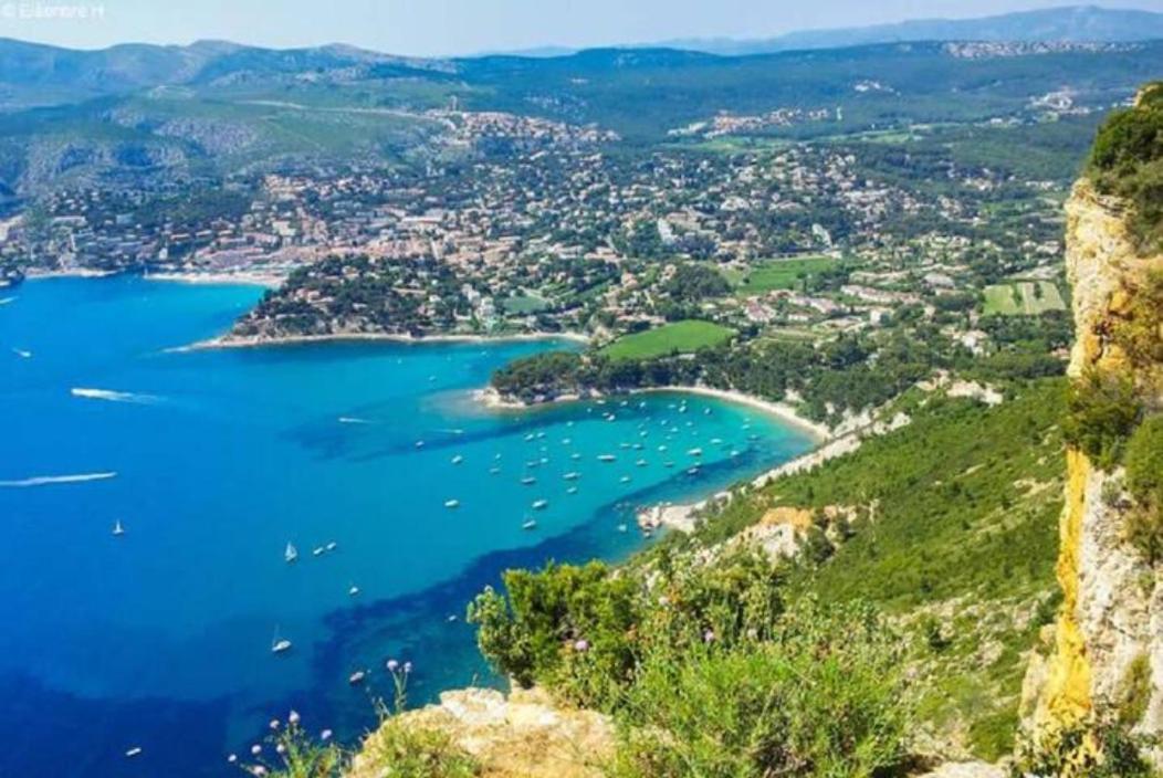La Maison De Doms Avec Jacuzzi Et Vue Mer Cassis Luaran gambar