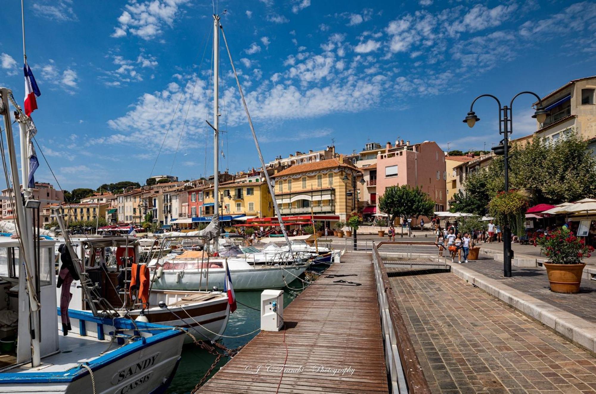 La Maison De Doms Avec Jacuzzi Et Vue Mer Cassis Luaran gambar